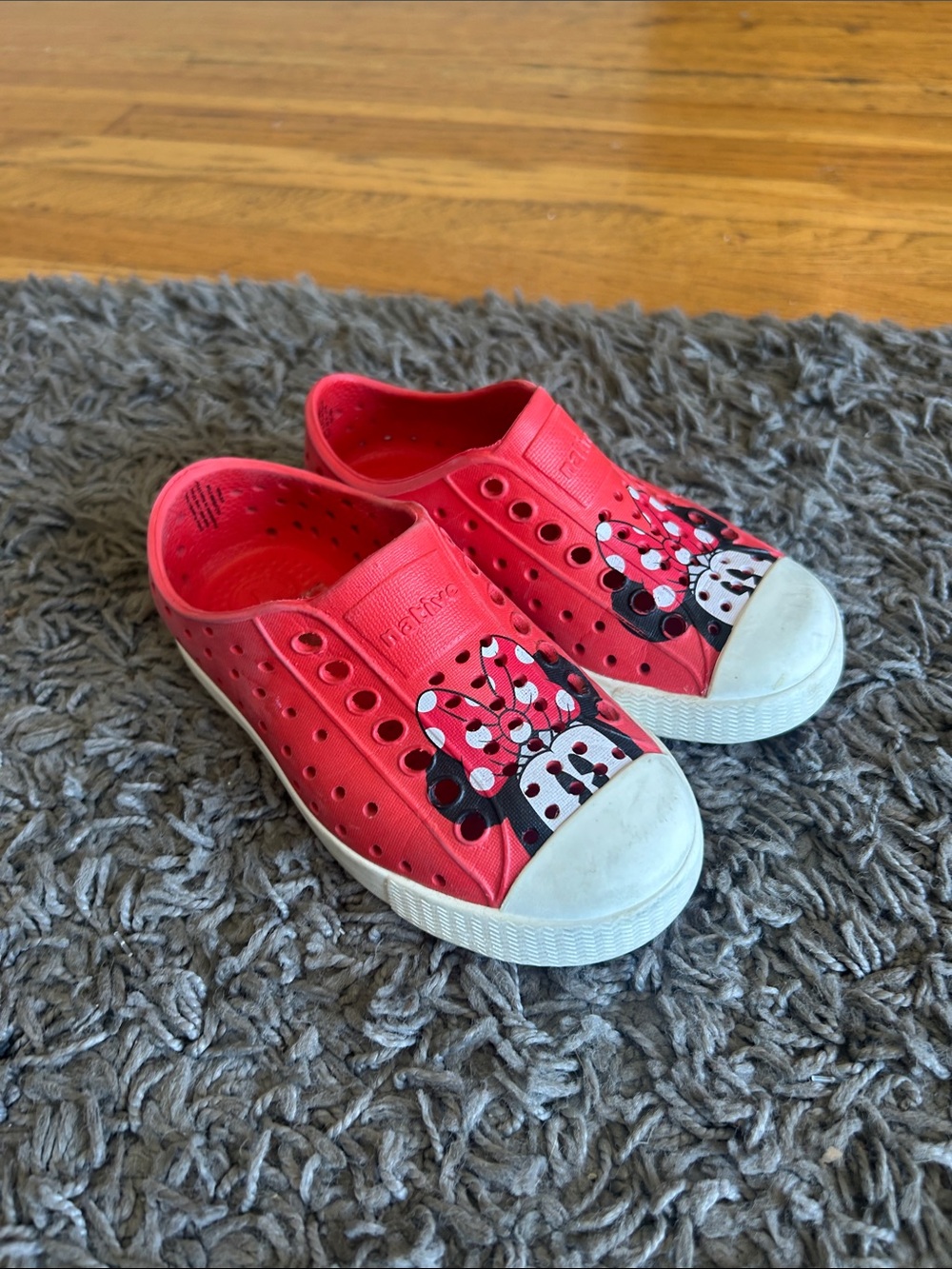 Disney X Native Toddler Red Minnie Mouse Design Shoes Size 9
